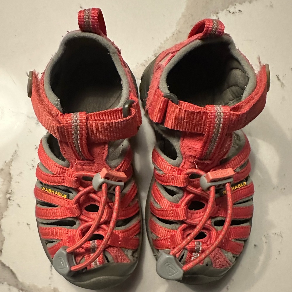 Keen, toddler size 9